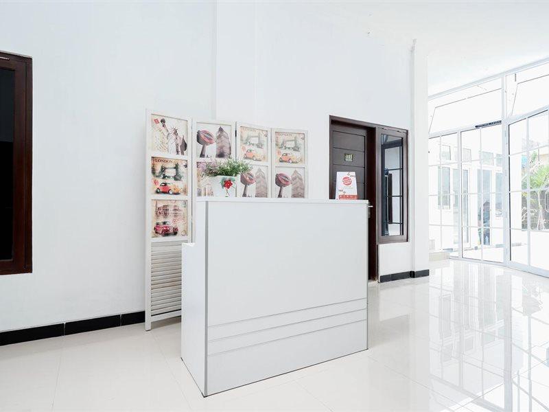 Oyo 1611 Four D'Home Surakarta  Экстерьер фото