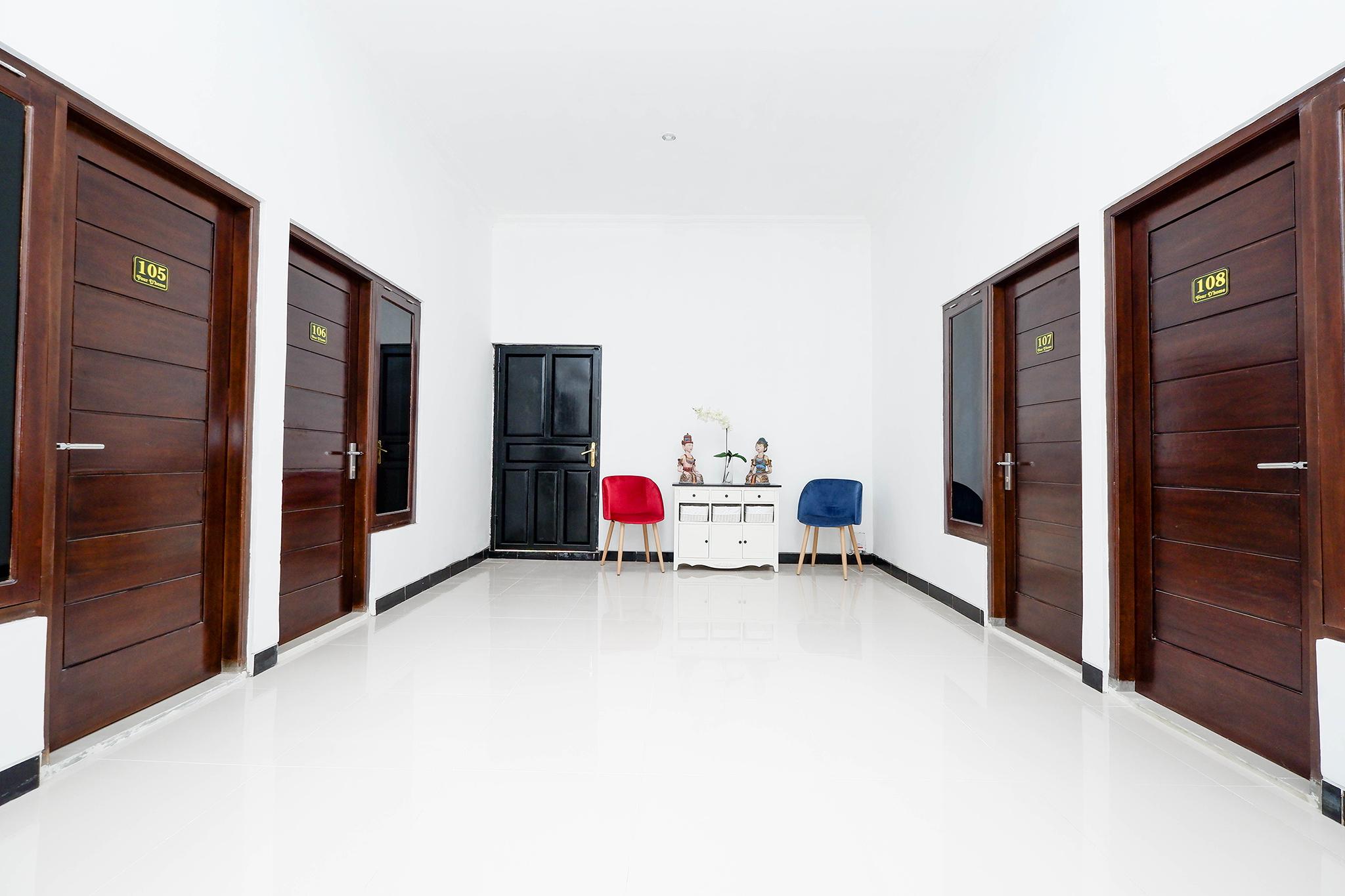 Oyo 1611 Four D'Home Surakarta  Экстерьер фото