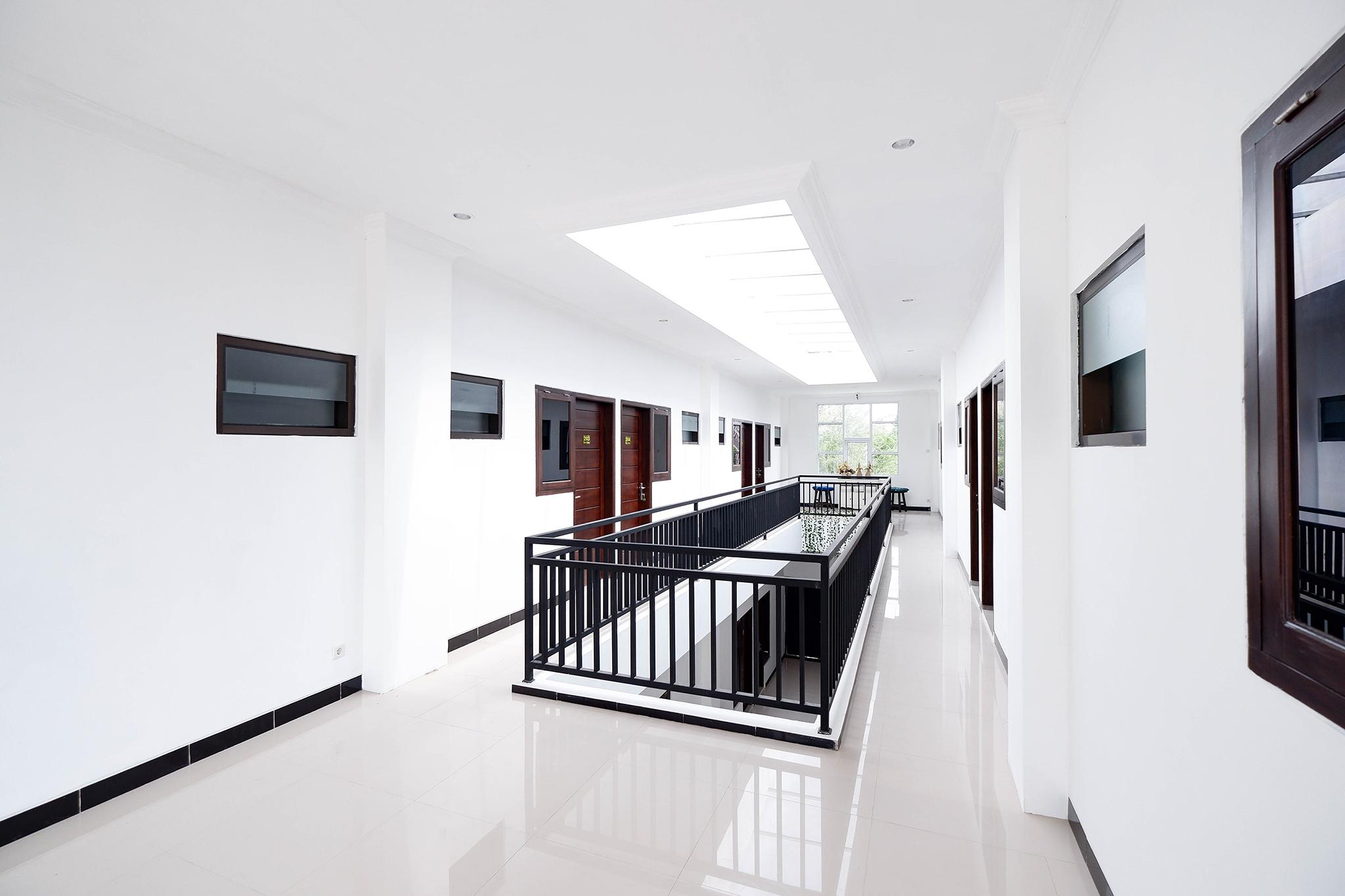 Oyo 1611 Four D'Home Surakarta  Экстерьер фото