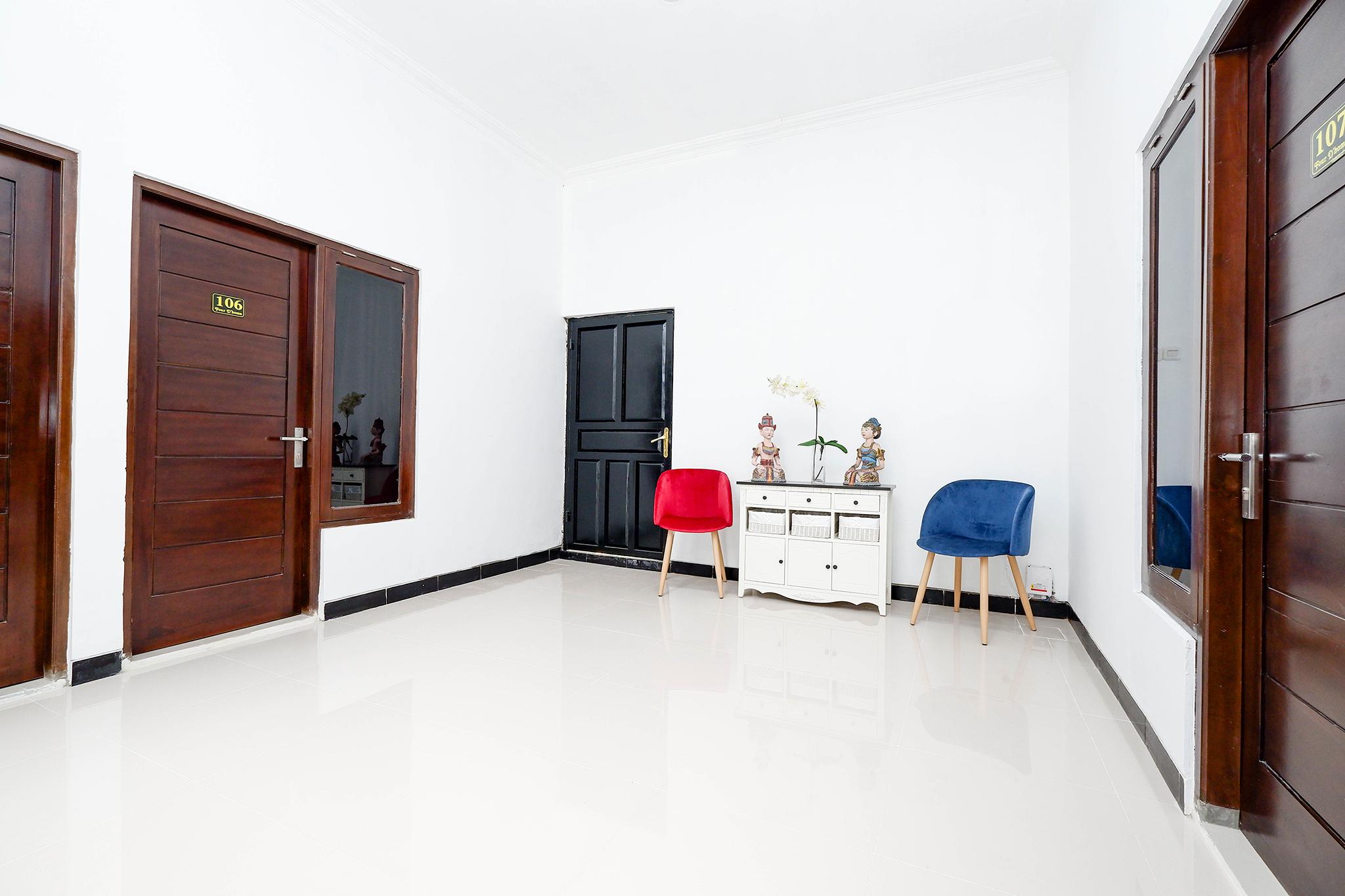 Oyo 1611 Four D'Home Surakarta  Экстерьер фото